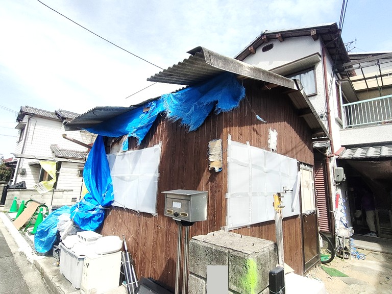 貝塚市物置小屋解体前