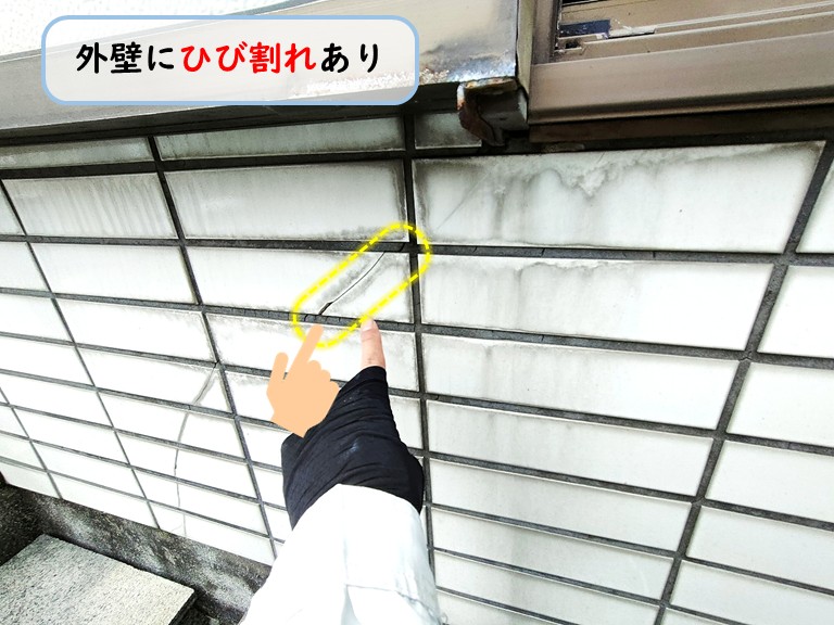 泉佐野市で和室８帖側ベランダ外壁にひび割れあり