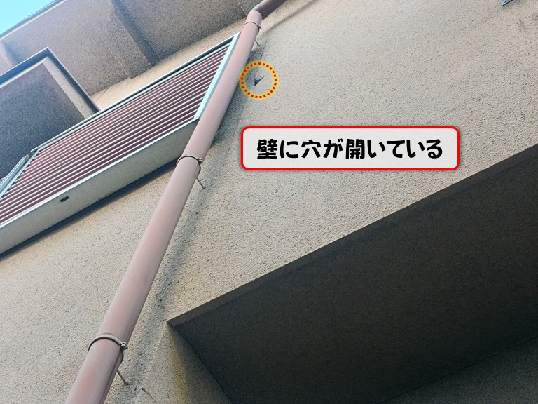 泉佐野市壁に穴が開いている