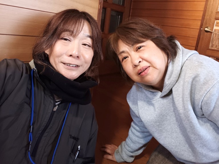 泉南市にて1階テラスの平板屋根を張り替えたW様との記念写真