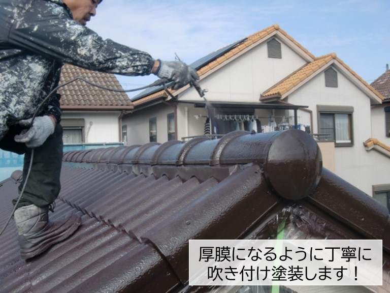 泉南市の屋根を吹き付けで厚膜に仕上げます