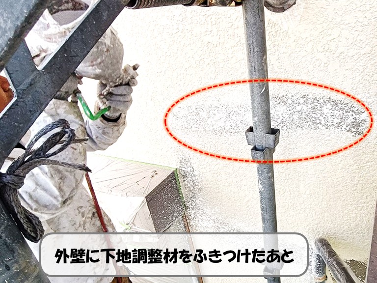 熊取町下地調整材をふきつけたあと