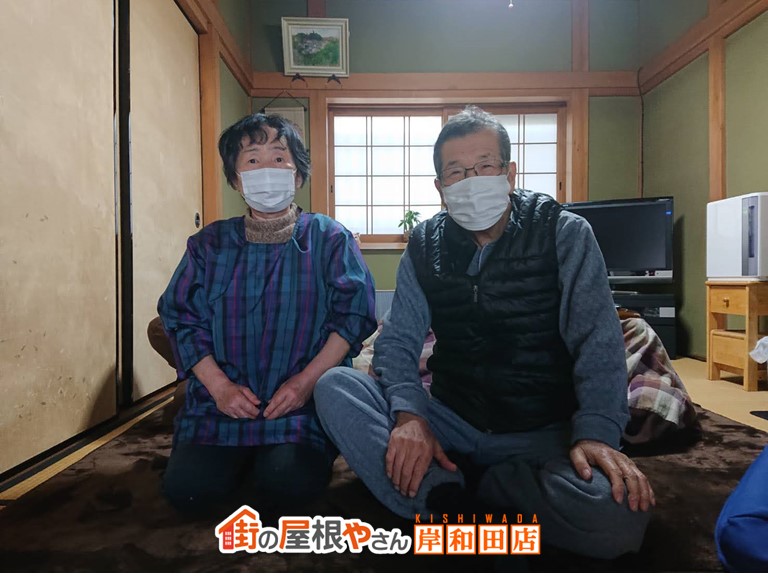 焼杉板を張り替えたH様の記念写真