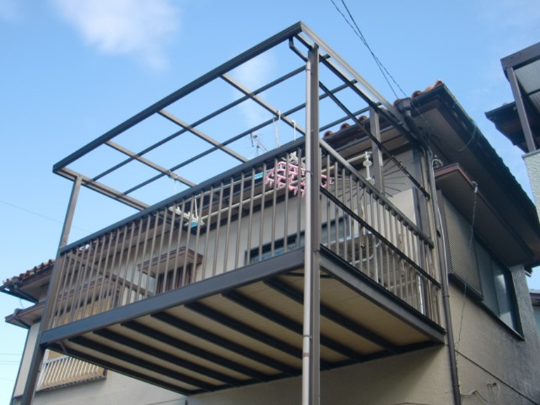 貝塚市で台風被害2階テラス屋根飛散工事前