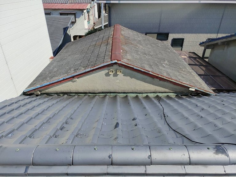 貝塚市のスレート屋根を塗装