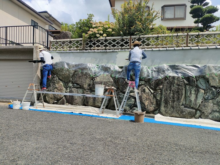 貝塚市の塀に聚楽を塗装