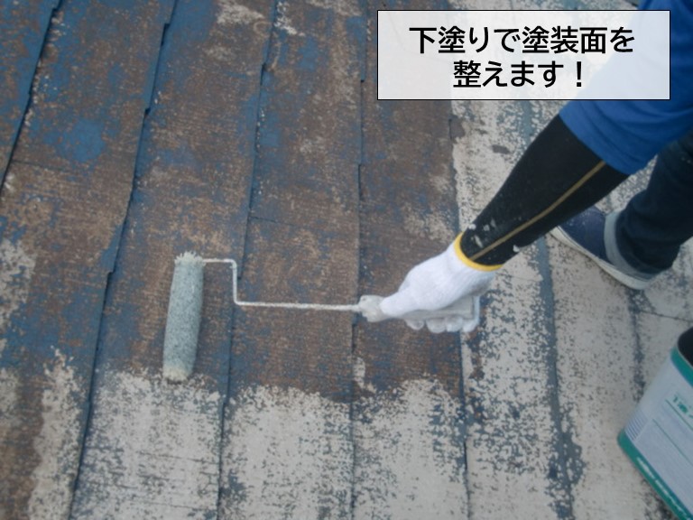 貝塚市の屋根を下塗りします