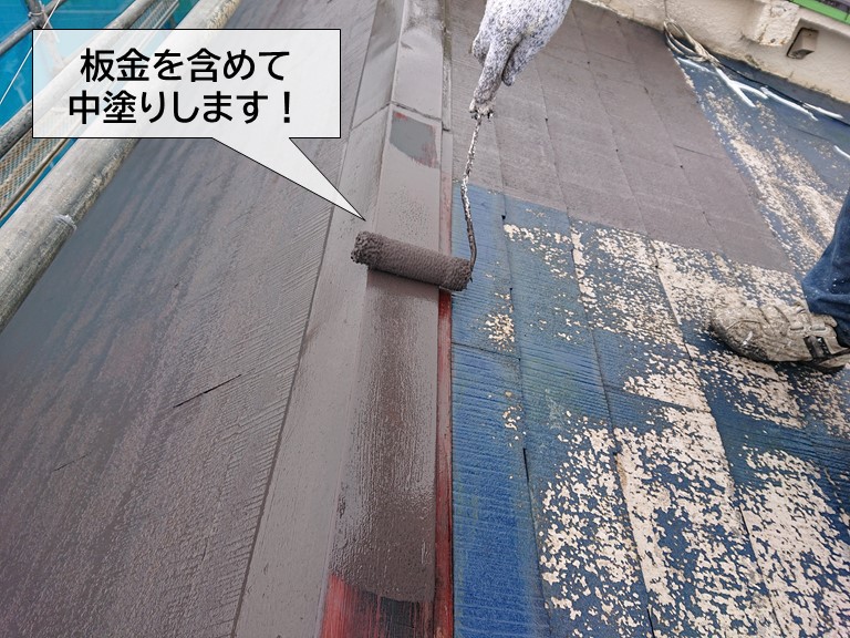 貝塚市の屋根を中塗りします