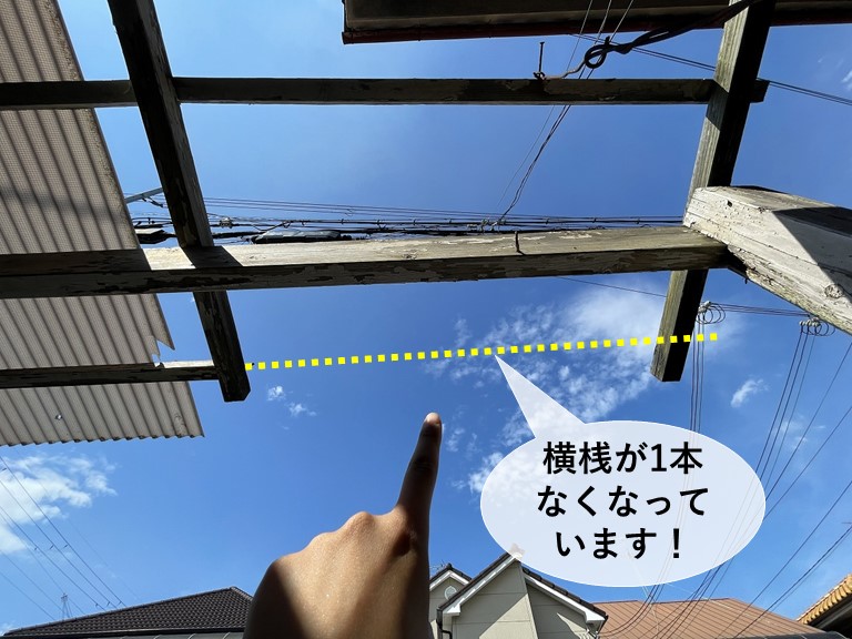 貝塚市の木製のテラス屋根の横桟が破損