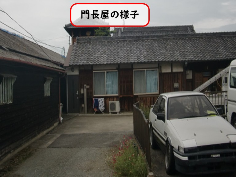 阪南市で台風被害にあった門長屋の様子