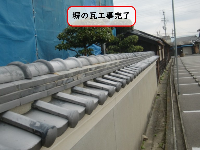 阪南市で台風で割れた塀の瓦の交換と劣化した漆喰の詰め替え工事