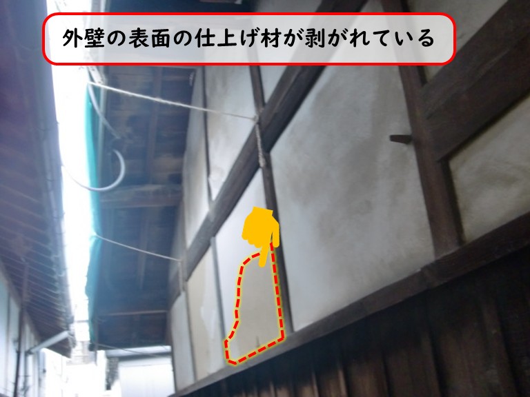阪南市の台風被害で門長屋の外壁と袖瓦破損・漆喰剥がれの現場調査