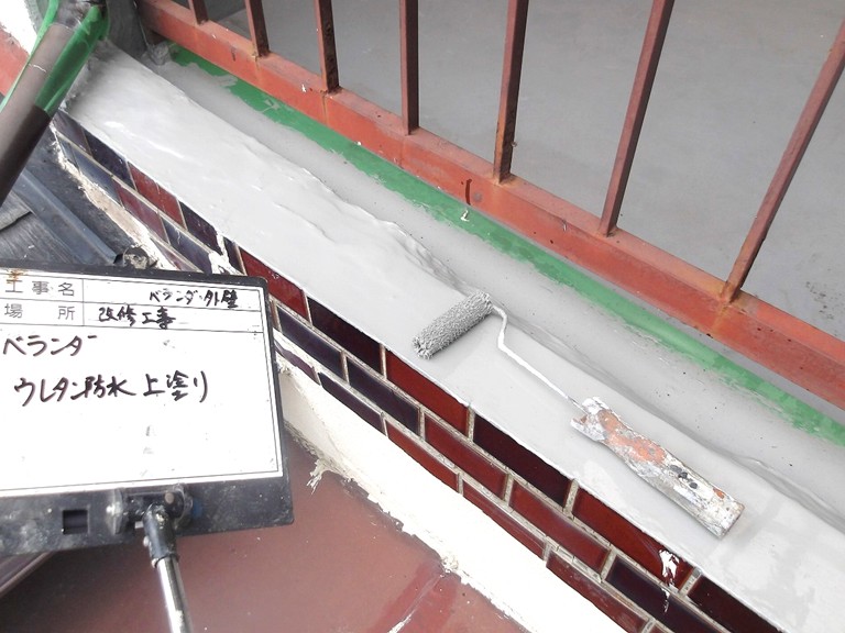 高石市でベランダに防水施工をして外壁のひび割れを修繕したS様の声