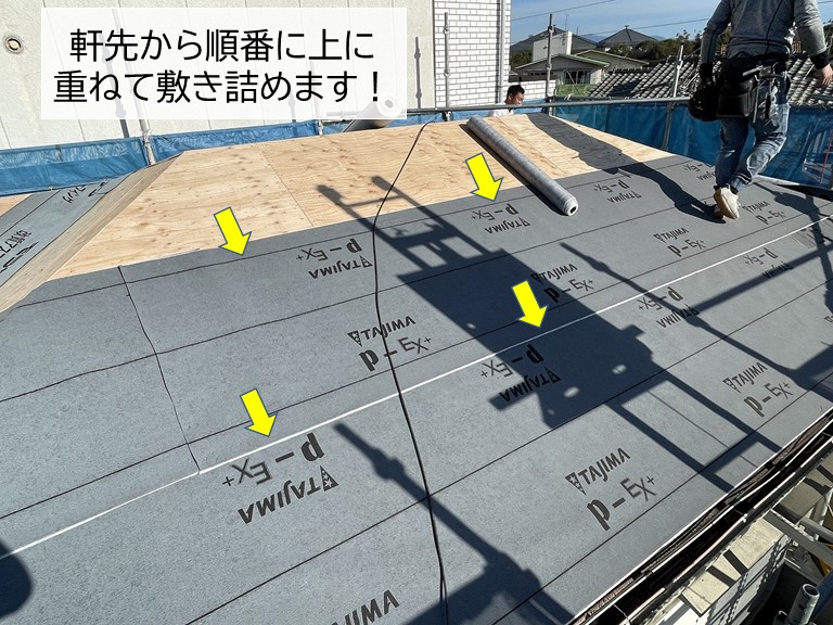 高石市の屋根葺き替えで下地の構造用合板とルーフィングを施工