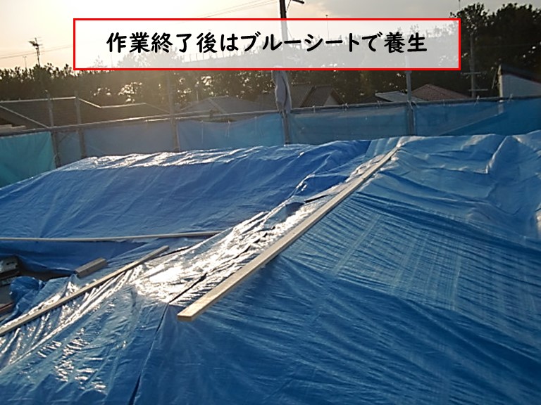 高石市で作業終了後はブルーシートで養生
